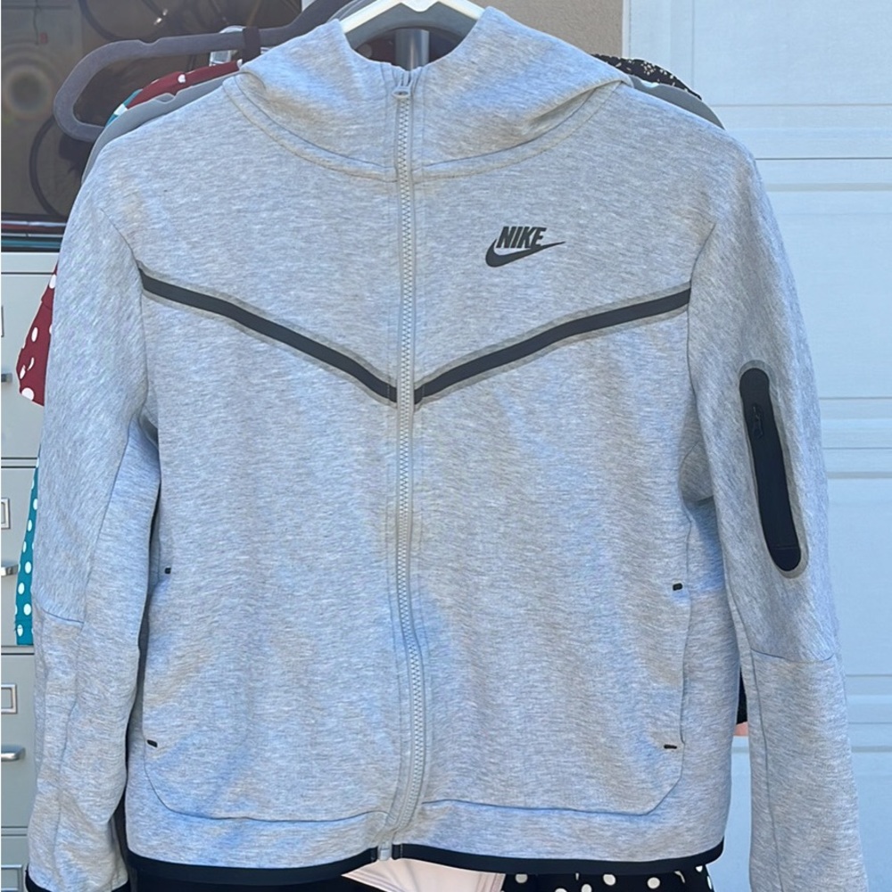 (Set) Nike Tech Fleece. Boys youth large sweatshirt & pants! Retail $200!
